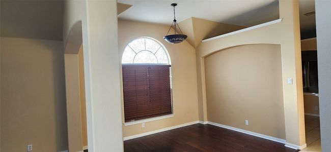 Formal Dining Room | Image 11