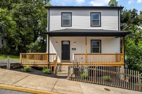 1105 W Johnson St, Staunton, VA, 24401-4030 | Card Image