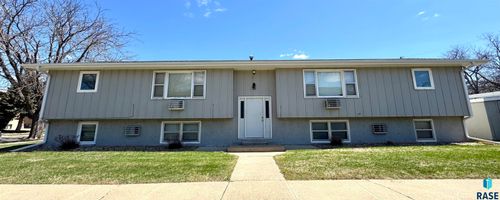 615 W Bennett St, Sioux Falls, SD, 57104-1476 | Card Image
