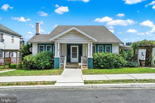 7 E High St, WINDSOR, PA, 17366-9785 | Card Image