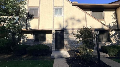 87-5245 Wood Run Blvd, Columbus, OH, 43220-2363 | Card Image