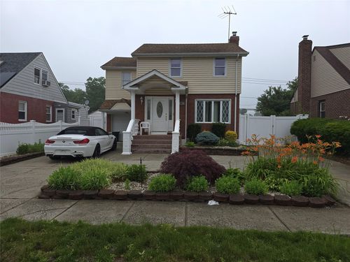 92 Norfeld Blvd, Elmont, NY, 11003-3617 | Card Image