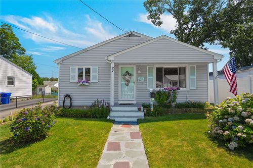 27 Vineyard St, Pawtucket, RI, 02860-5824 | Card Image