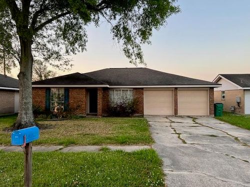 3215 Vine Dr, Morgan City, LA, 70380-1640 | Card Image