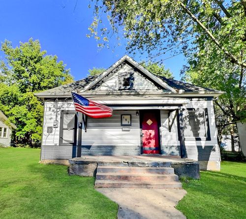 105 N Elm St, Monett, MO, 65708-2526 | Card Image