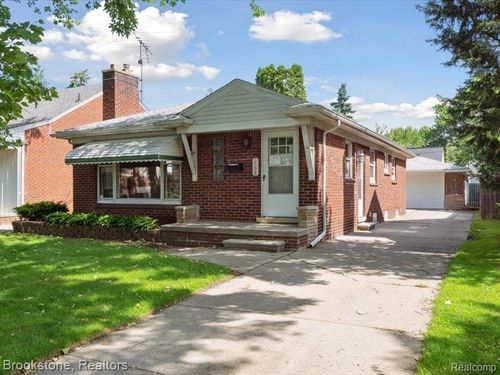 2198 Hawthorne Rd, Grosse Pointe Woods, MI, 48236-1434 | Card Image