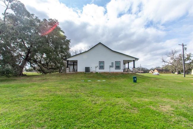 202 Horse Shoe Trl, House other with 3 bedrooms, 2 bathrooms and 2 parking in Angleton TX | Image 30