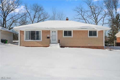 5576 Cumberland Dr, Garfield Heights, OH, 44125-3528 | Card Image