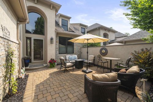 4922 Stonehaven Dr, Upper Arlington, OH, 43220-2828 | Card Image