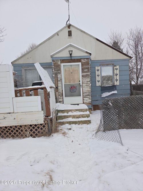 904 Washington Ave, Hebron, ND, 58638-7114 | Card Image