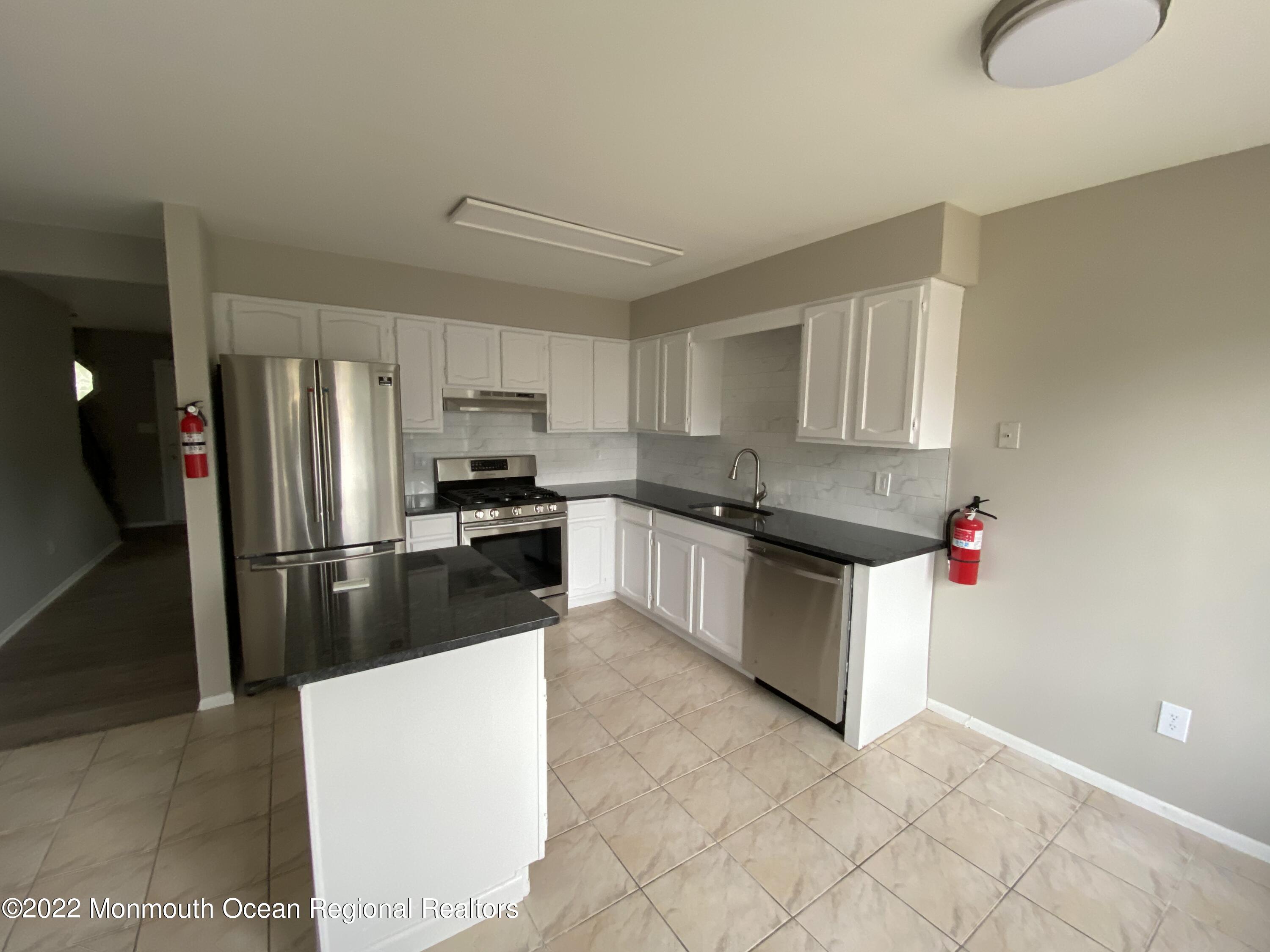 3 1884 Lanes Mill Road, Leased in Brick Zoocasa