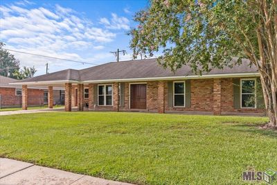 12322 E Glenhaven Dr, House other with 3 bedrooms, 2 bathrooms and null parking in Baton Rouge LA | Image 1