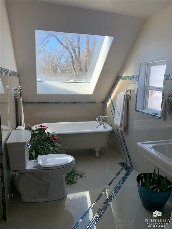 708 S Cedar St, House other with 3 bedrooms, 3 bathrooms and null parking in Abilene KS | Image 31