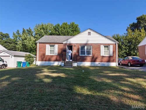 2 Saint Martha Ct, Florissant, MO, 63031-8129 | Card Image