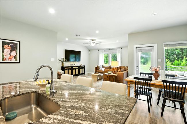 621 Little Spring Ct, House other with 4 bedrooms, 2 bathrooms and 2 parking in Anahuac TX | Image 8