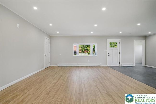 Dining/living area | Image 14