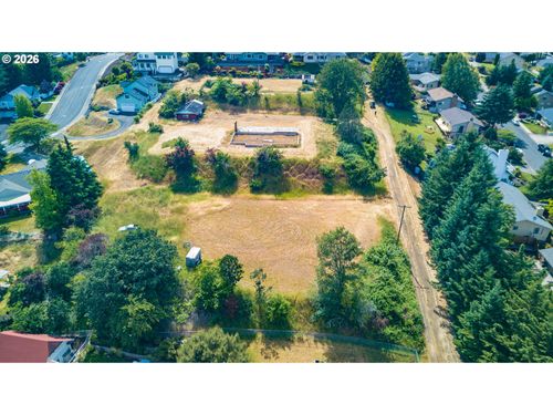 2240 Nw Merle Ave, Roseburg, OR, 97471-1852 | Card Image