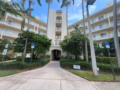 apt-207-3500 Oaks Clubhouse Dr, Pompano Beach, FL, 33069-3687 | Card Image