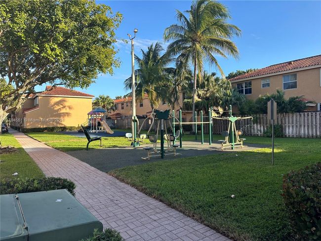 APT-1601 - 8520 Nw 139 Th Ter, Townhouse with 3 bedrooms, 3 bathrooms and null parking in MIAMI LAKES FL | Image 35