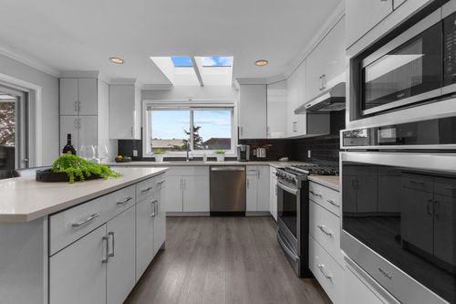 1170 Dolphin St, White Rock, BC, V4B4G8 | Card Image