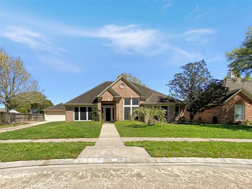 109 Smokey Lake Ln, Dickinson, TX, 77539-6143 | Card Image