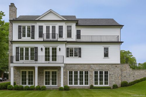 95 Plymouth Rd, Manhasset, NY, 11030-1551 | Card Image