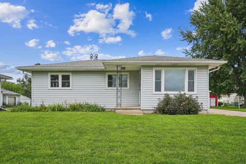 512 Maple St, Washburn, IA, 50702-6071 | Card Image