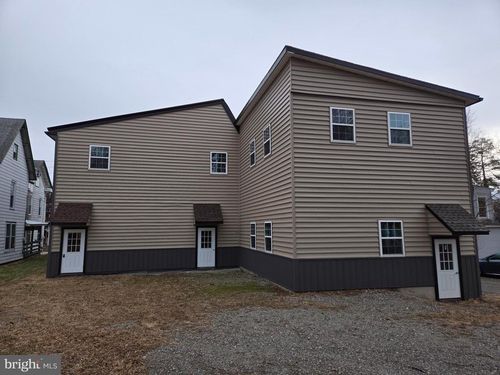 194 S Tulpehocken St, PINE GROVE, PA, 17963-1035 | Card Image