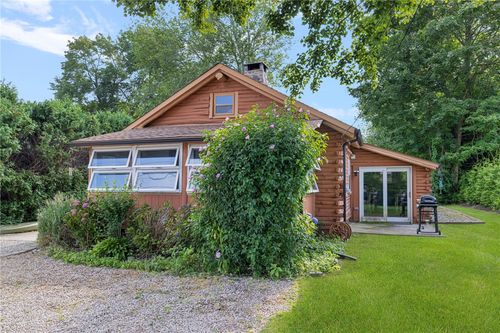 39 Ottawa Trl, Narragansett, RI, 02882-1823 | Card Image