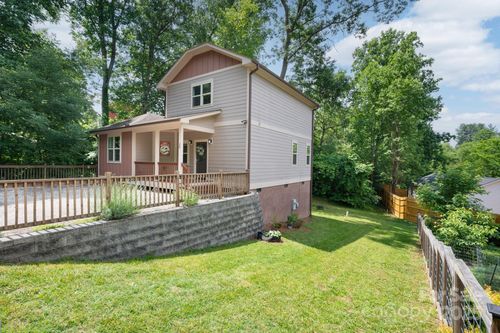 20 Central Ave W, Asheville, NC, 28806-1214 | Card Image