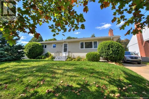 35 Vine Ave, Moncton, NB, E1E1K1 | Card Image