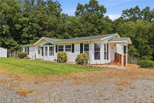 3028 Quaker Church Rd, Pinnacle, NC, 27043-9184 | Card Image