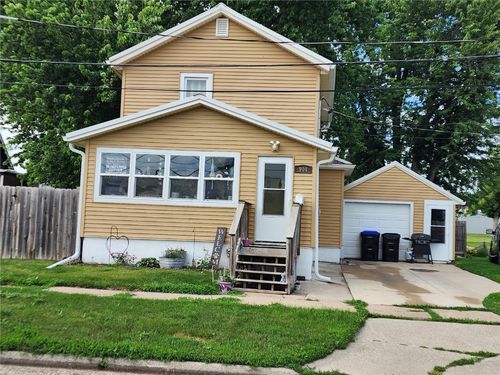 904 10th St, Belle Plaine, IA, 52208-1741 | Card Image