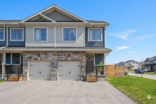 33 Staples Blvd, Smiths Falls, ON, K7A0B5 | Card Image