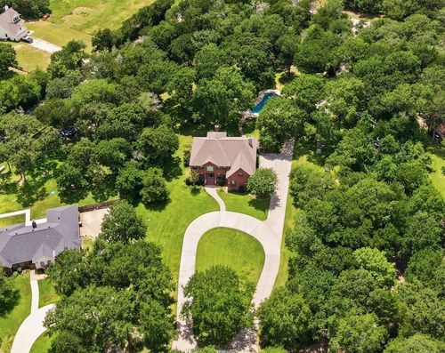 3805 N Briarwood Dr, Brenham, TX, 77833-6546 | Card Image