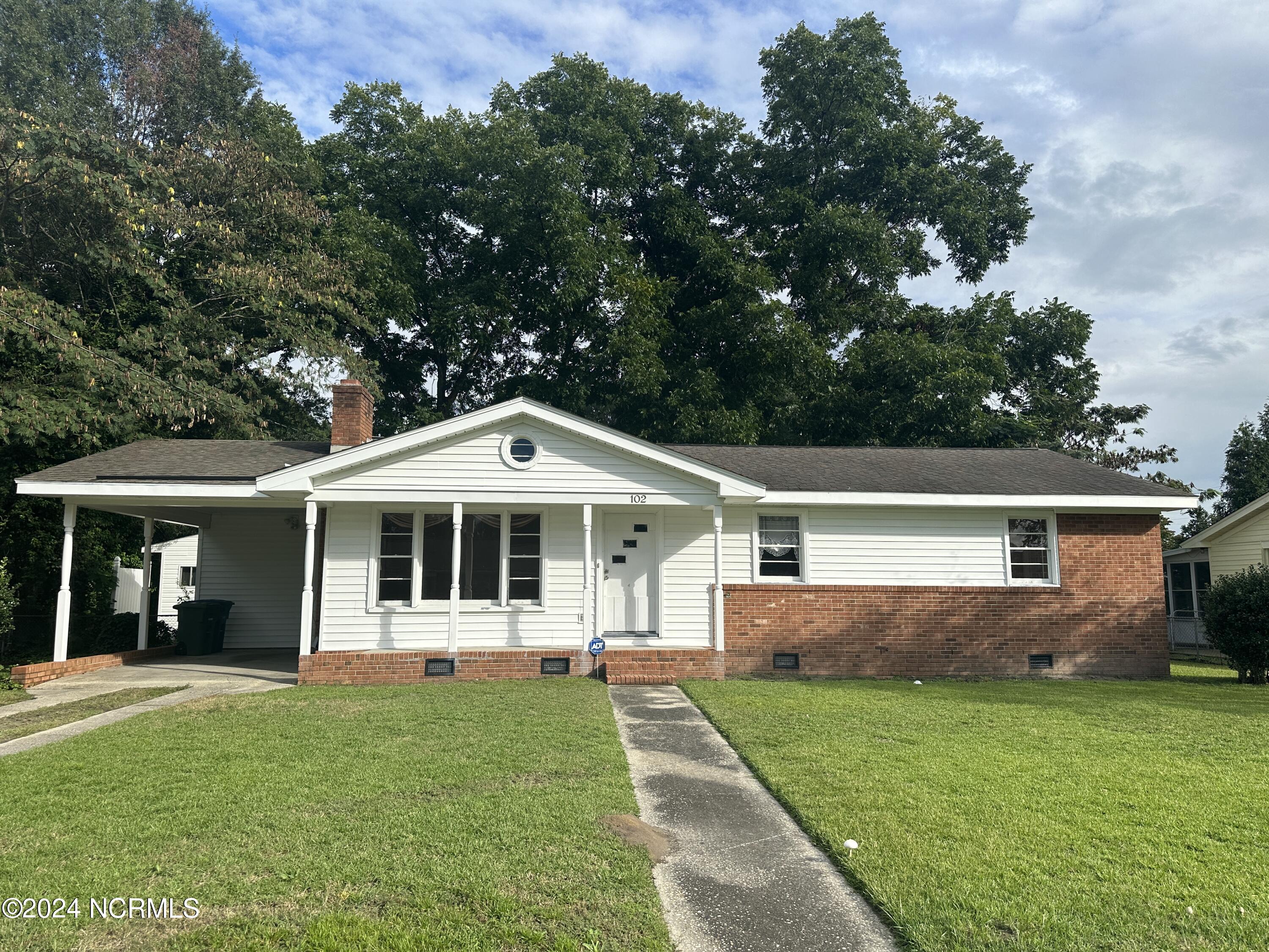 Alexander Cir, Greenville, NC 27858