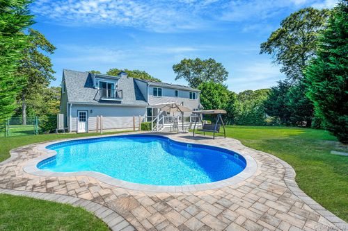 8 Paynes Ln, East Quogue, NY, 11942-4109 | Card Image