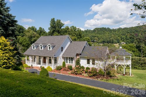 208 Parrish Farm Rd, Waynesville, NC, 28786-5179 | Card Image