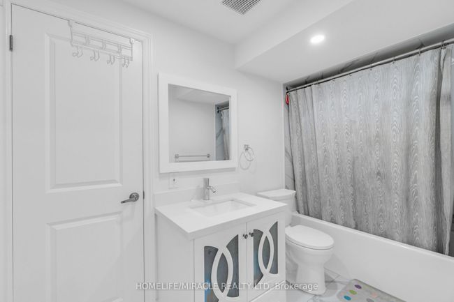 49 Lavallee Cres, House other with 6 bedrooms, 5 bathrooms and 4 parking in Brampton ON | Image 37