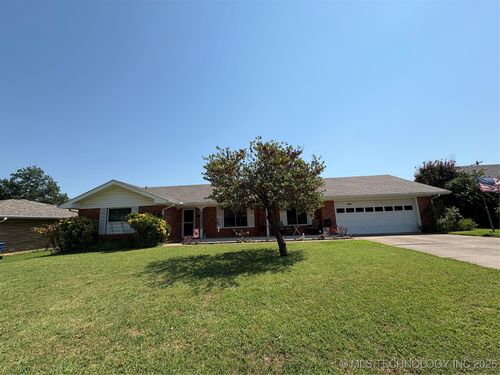 1017 11th St, Cushing, OK, 74023-5203 | Card Image