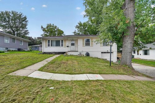 1721 Belle Ave, Cedar Falls, IA, 50613-6541 | Card Image