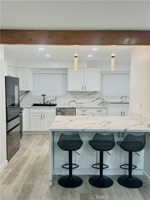 208a-6771 Springpark Ave, Los Angeles, CA, 90056-2336 | Card Image