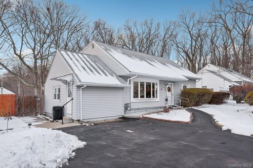 375 Laurel Rd, Pearl River, NY, 10965-1034 | Card Image