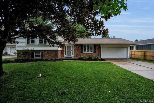 38 Sandhurst Ln, Amherst, NY, 14221-3153 | Card Image