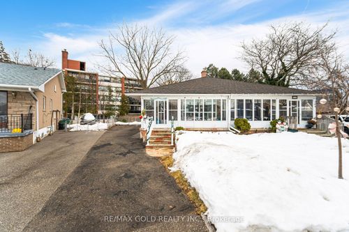 142 Wareside Rd, Etobicoke, ON, M9C3B8 | Card Image
