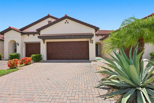 5305 Stoic Vale Dr, WIMAUMA, FL, 33598-2372 | Card Image