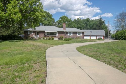 517 S 21st St, Leavenworth, KS, 66048-2147 | Card Image