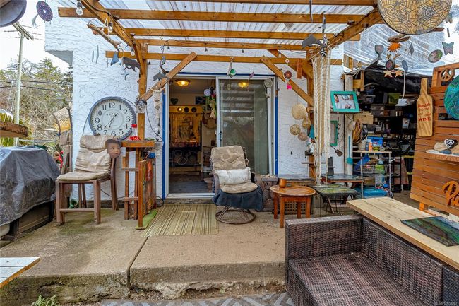 patio area off 1 bed suite | Image 41