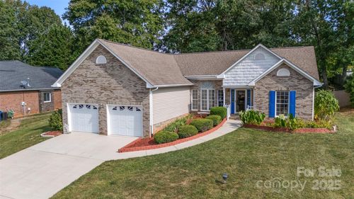 1447 34th Avenue Ln Ne, Hickory, NC, 28601-7219 | Card Image