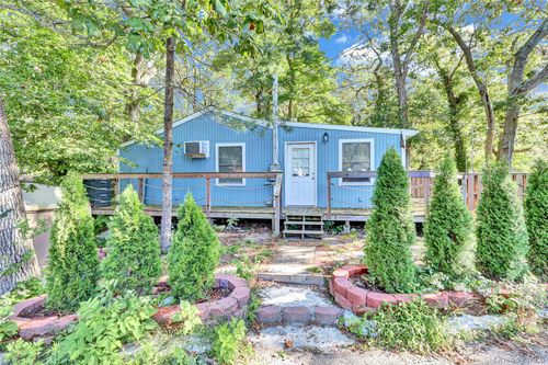 28 Hillcrest Dr, Baiting Hollow, NY, 11933-1268 | Card Image